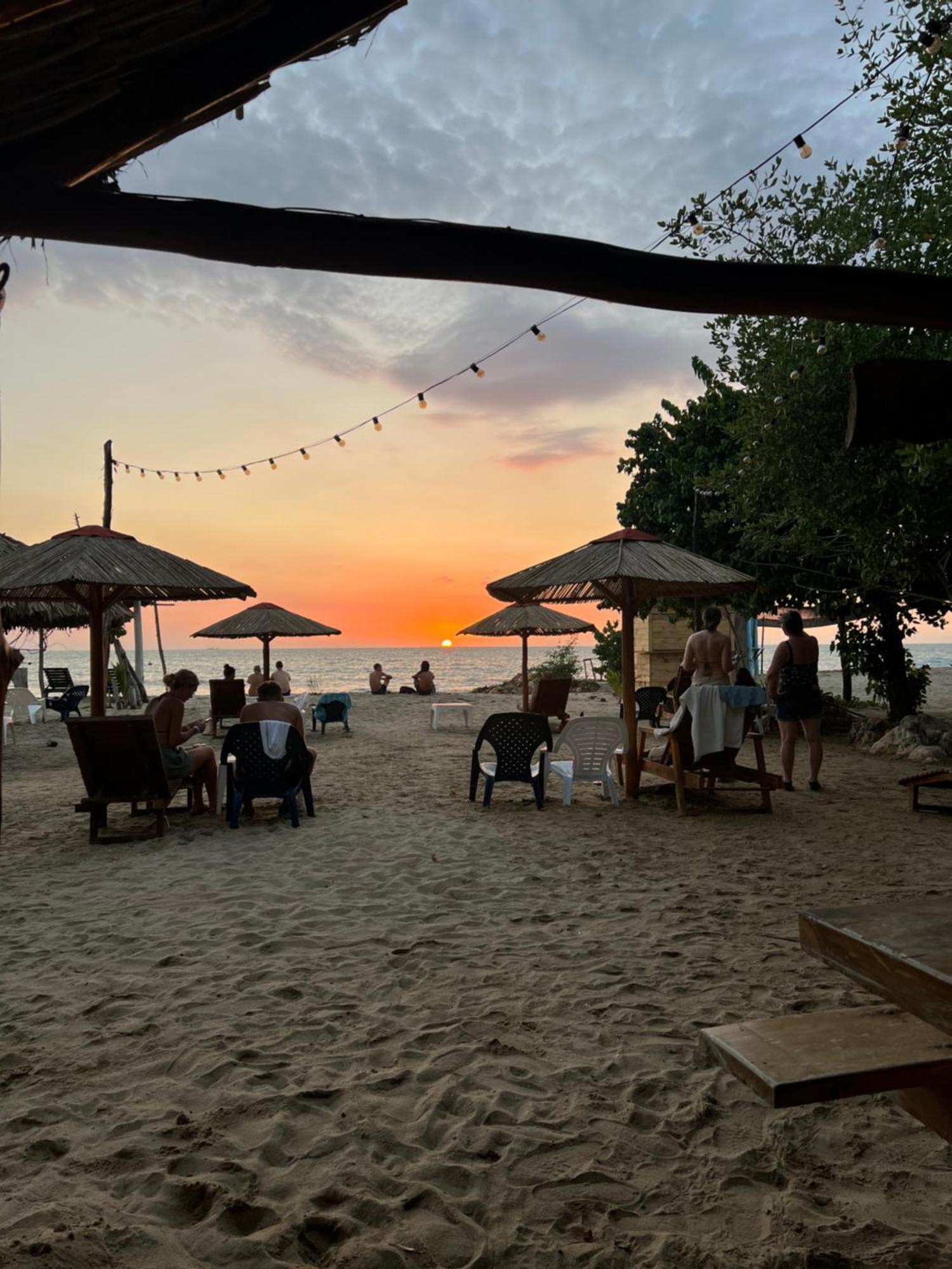 Hostel Beach House Rincón المظهر الخارجي الصورة